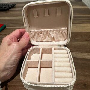 🆕️Compact Travel Jewelry Organizer Portable Zipper Case Rings Earrings Necklace